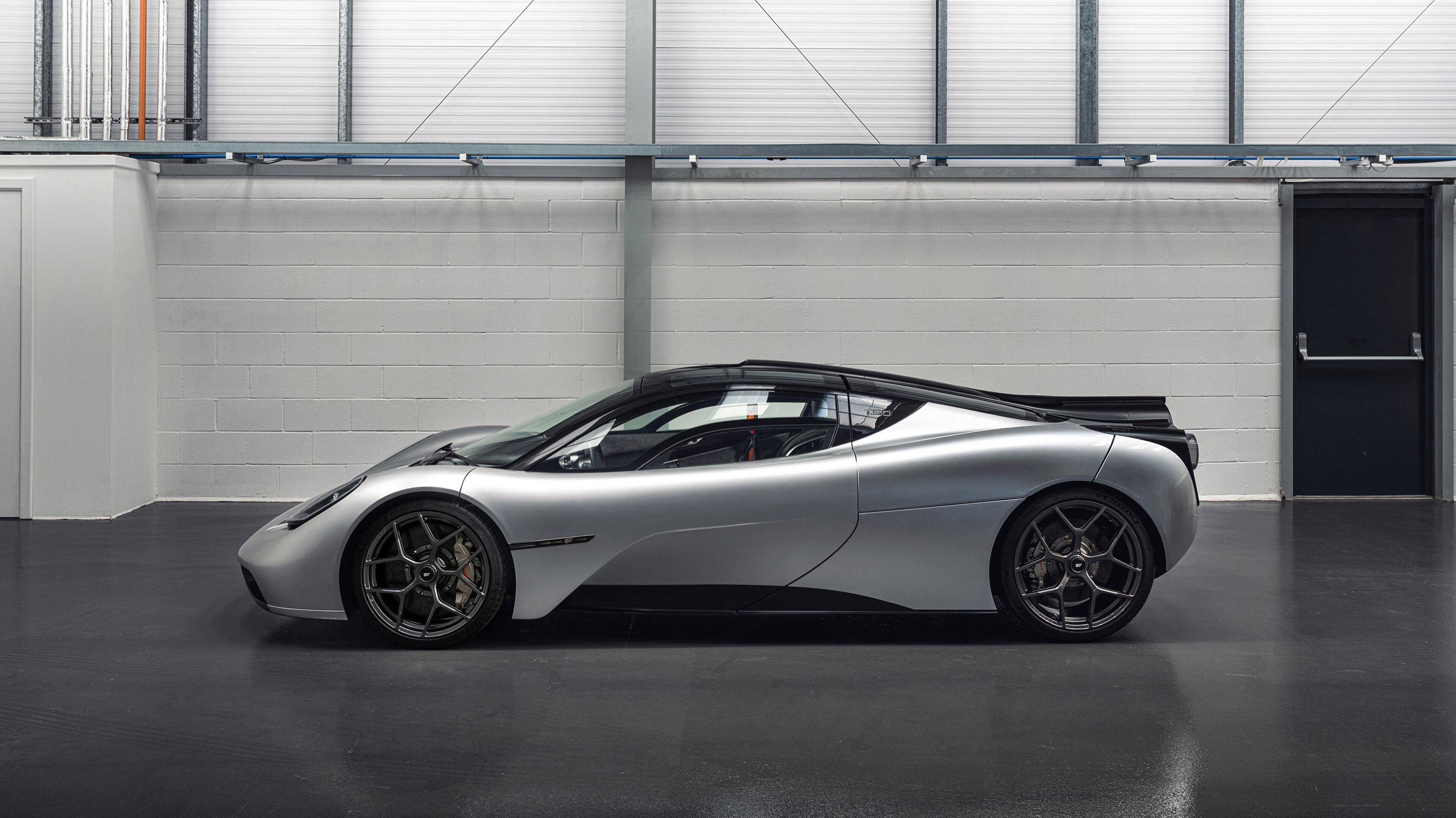 夜幕下的水上灯光秀,融合科技的运动新体验,水上灯光秀文案